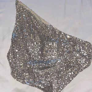 one shoulder party top! super cute and very flattering!! SIZE: s